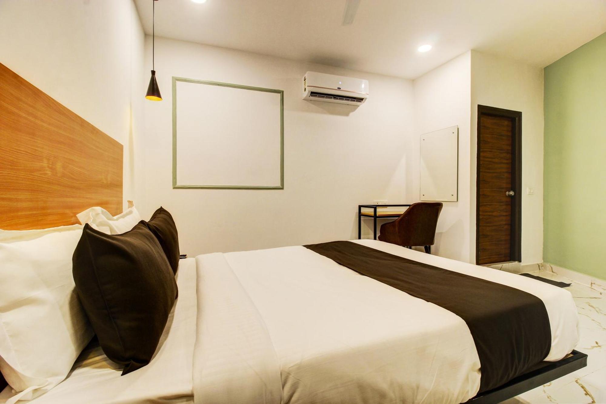 Super Townhouse Rcc Hotel Banjara Hills Hyderabad Ngoại thất bức ảnh