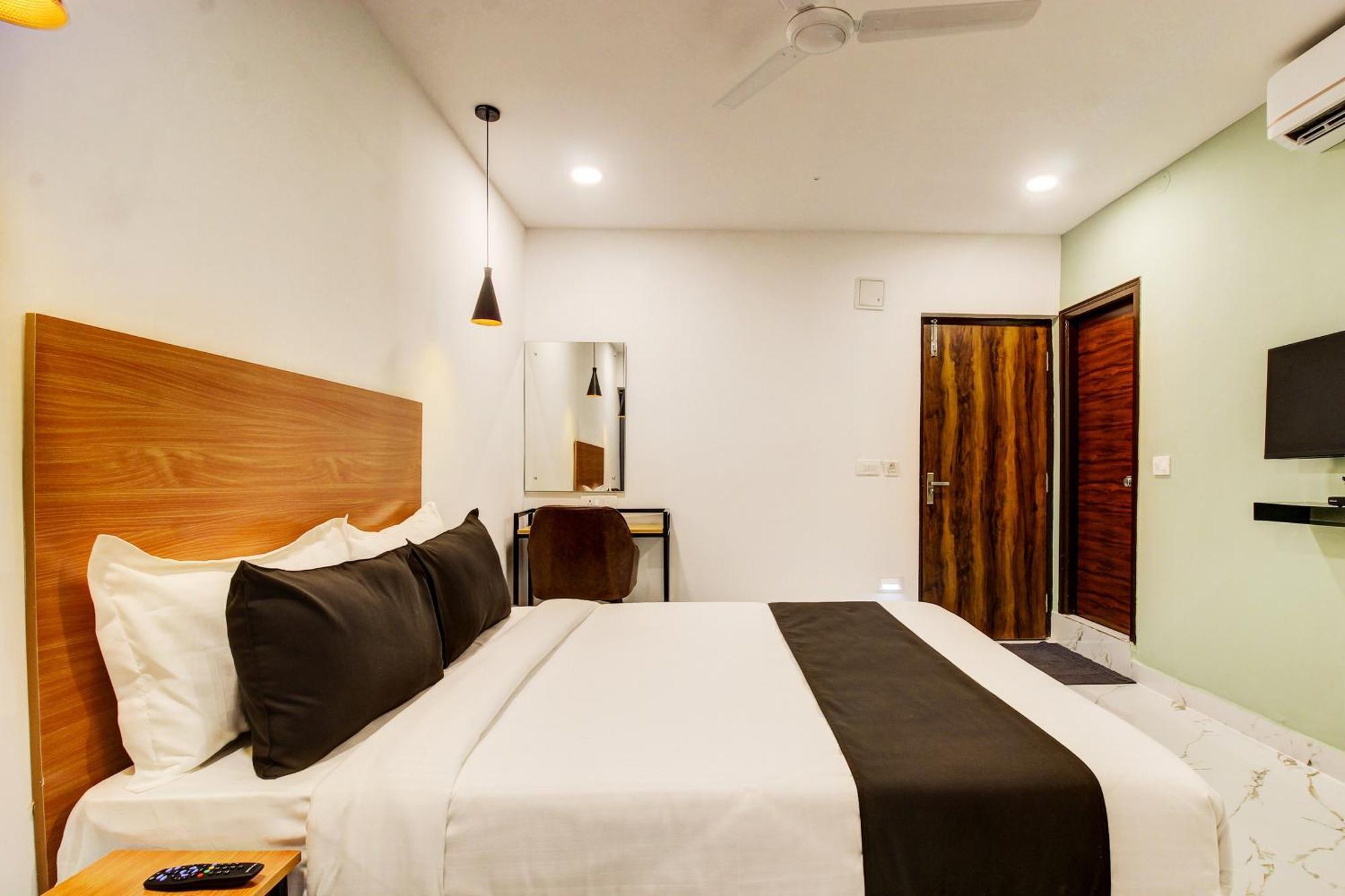 Super Townhouse Rcc Hotel Banjara Hills Hyderabad Ngoại thất bức ảnh