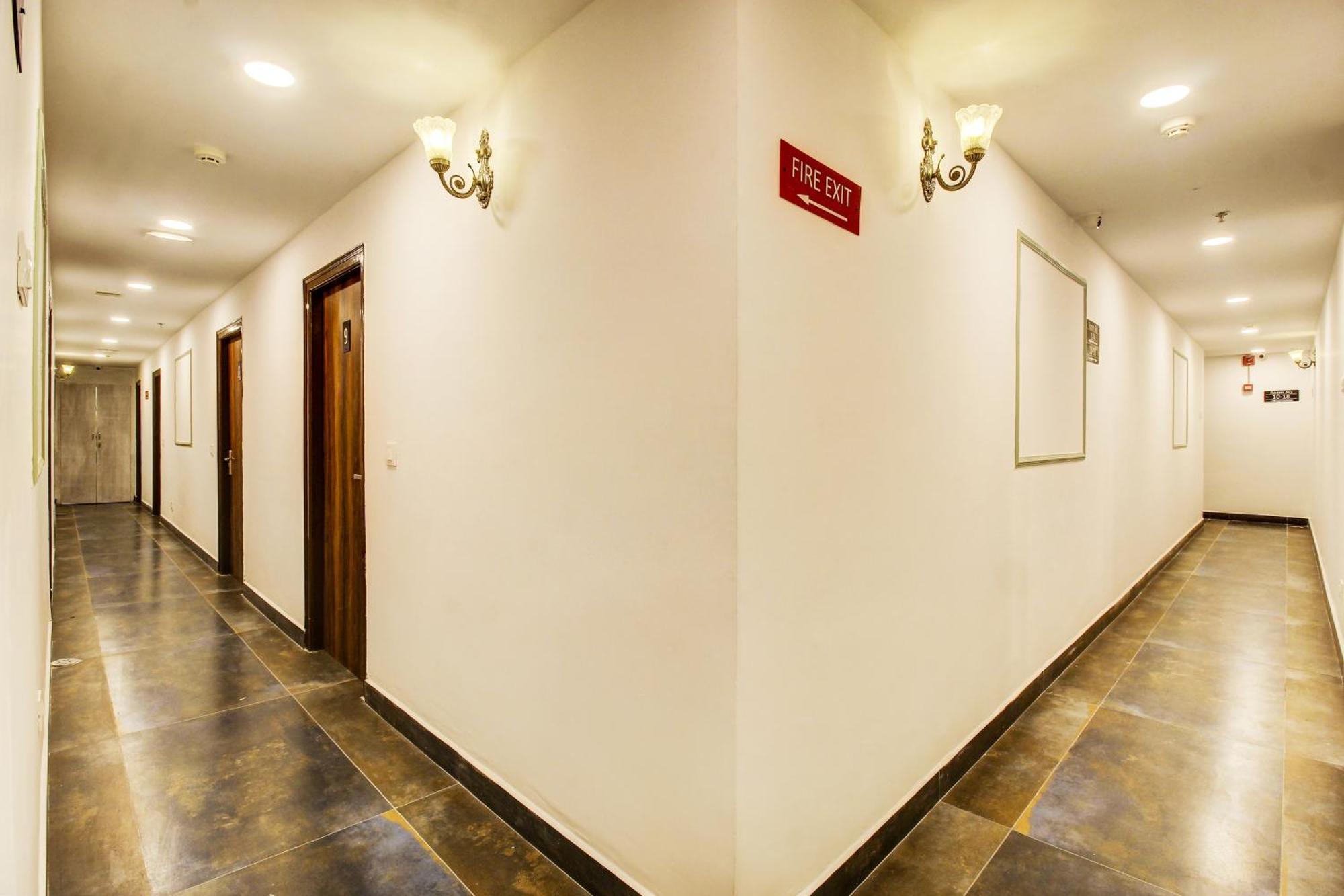 Super Townhouse Rcc Hotel Banjara Hills Hyderabad Ngoại thất bức ảnh